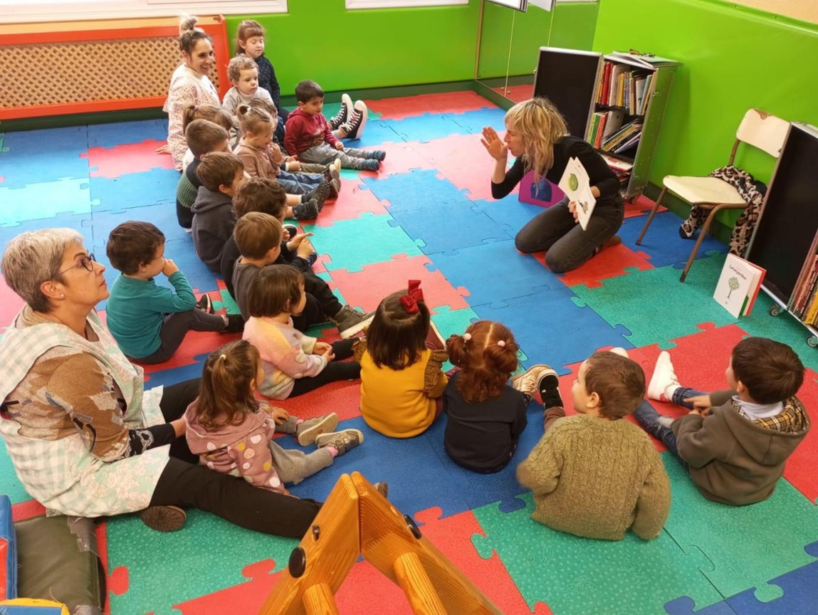 Arabako eskola txikietara eramango ditugu liburutegi ibiltariak