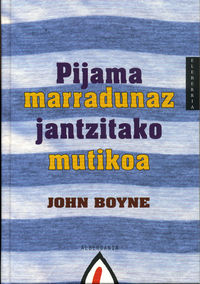 Pijama marradunaz jantzitako mutikoa
