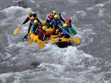 Abentura txangoa: rafting eta zubi-jauzi txikia